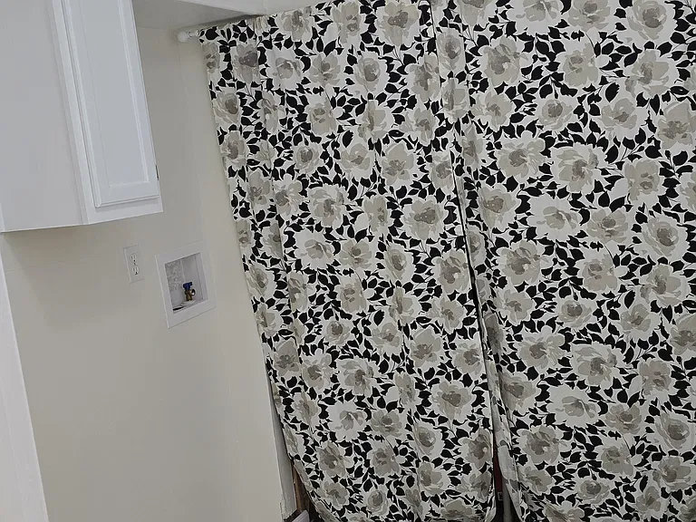 Laundry with tiled floor