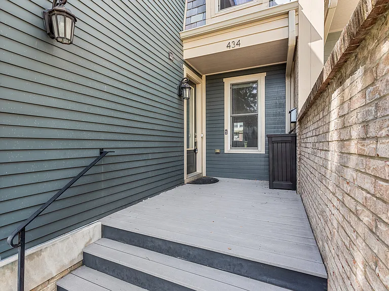 434 Northern Ave — Photo 2