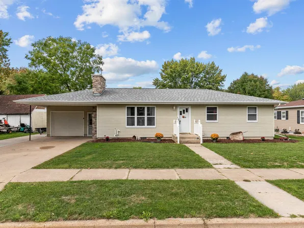 1207 Oshkosh St, New London, WI 54961