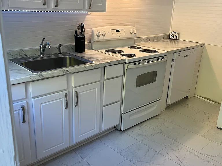 1689 S Sycamore St #3 — Photo 5