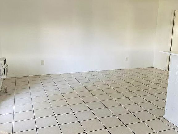 5th image of 1121 W Fay Ln #1