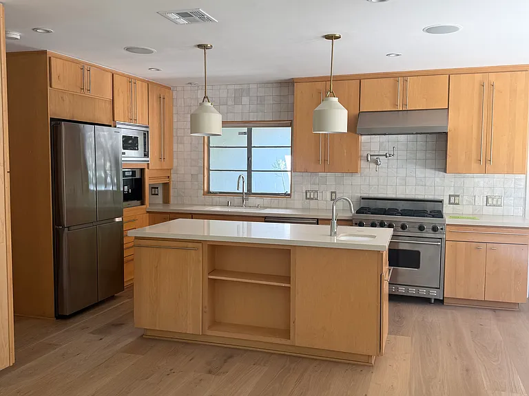 2409 N Vermont Ave — Photo 8