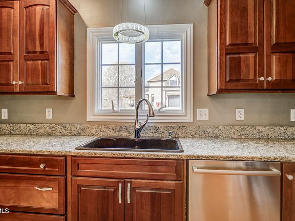 18th image of 405 Heather View Dr