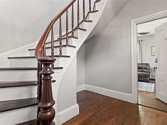 4th image of 37 Royal St