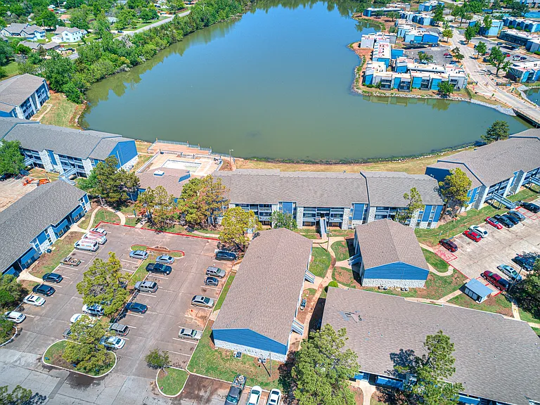 Diamond Lake Apartments — Photo 21