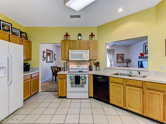 3rd image of 813 Southern Belle Dr E