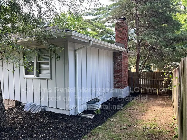 6708 W 71st Ter — Photo 39