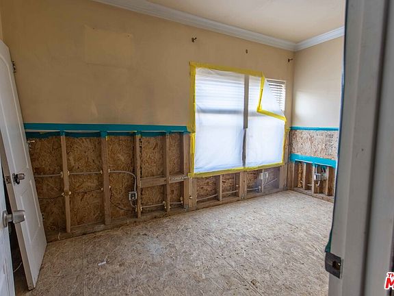 3rd image of 1050 N Edinburgh Ave APT 102