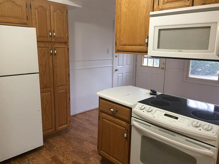 1449 S Plum Grove Rd — Photo 2