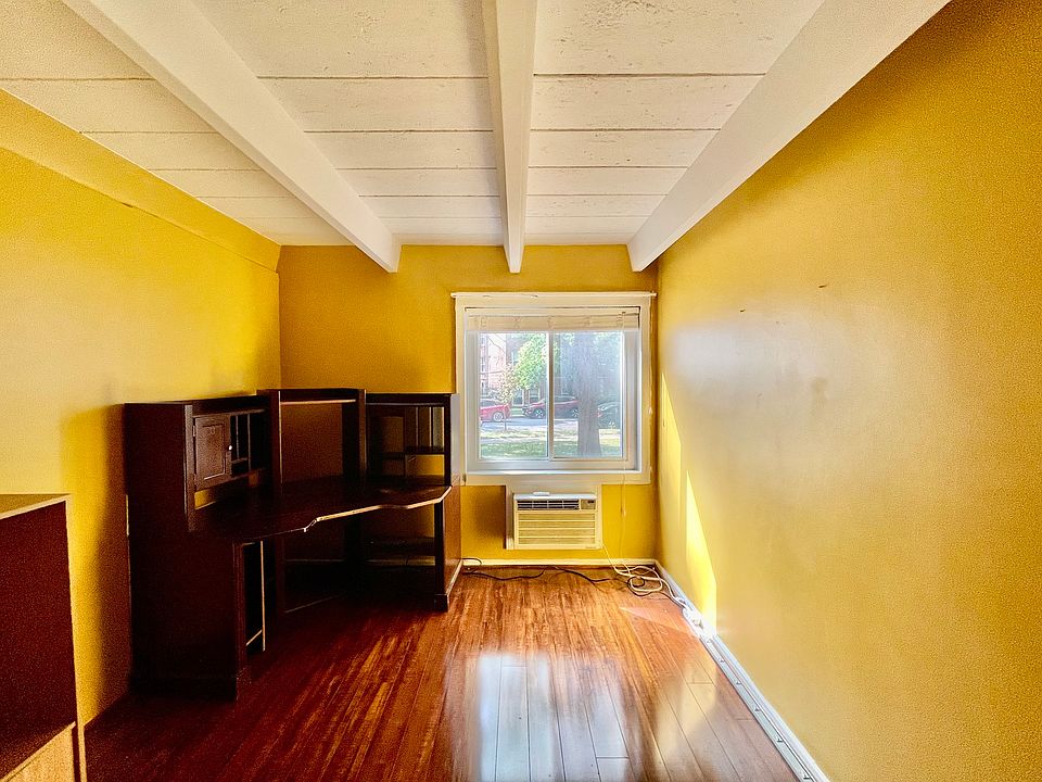 2nd image of 6159 N Wolcott Ave APT 1A