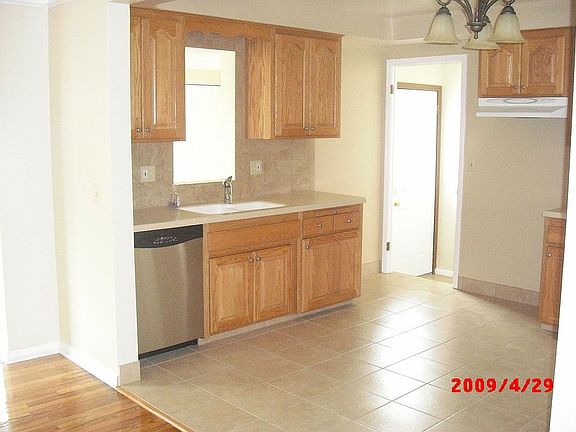 Spacious modern kitchen