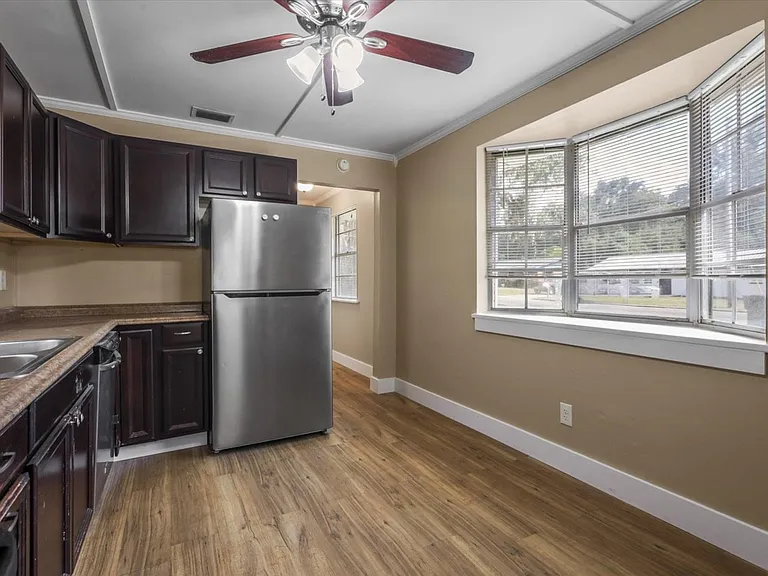 2352 Yorkshire Dr — Photo 36