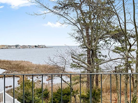 2nd image of 219 Waters Edge Dr