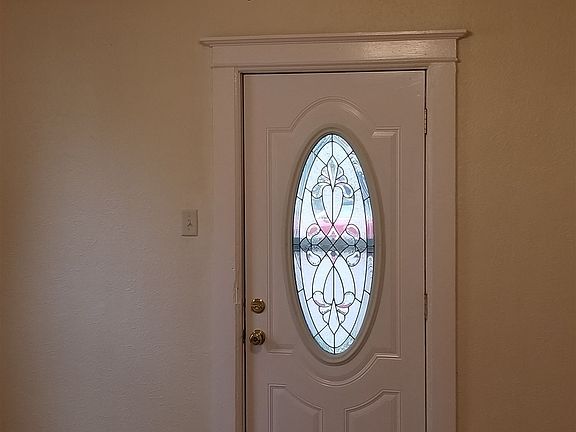 2nd image of 713 Elizabeth St #2