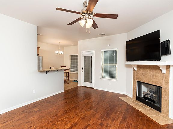 2nd image of 2223 Cason Ln