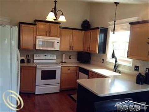 4th image of 23081 Westwood Dr