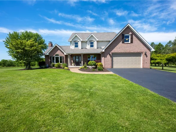 2804 Harvest Ln, Irwin, PA 15642