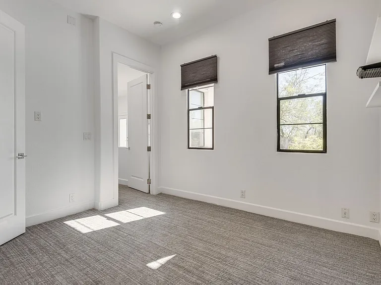 628 Edgebrook Dr — Photo 46