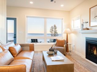 114-116 E Lakeview Dr, Silver Bay, MN