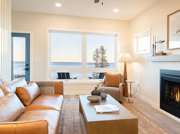 114-116 E Lakeview Dr, Silver Bay, MN 55614