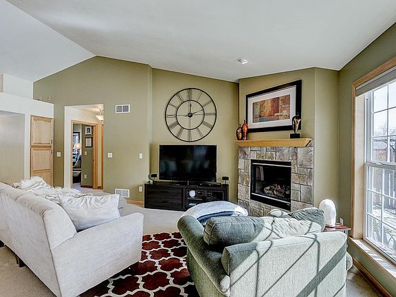 3rd image of 625 Meadowview Ln