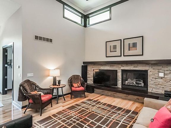3rd image of 8412 Sandford Pl