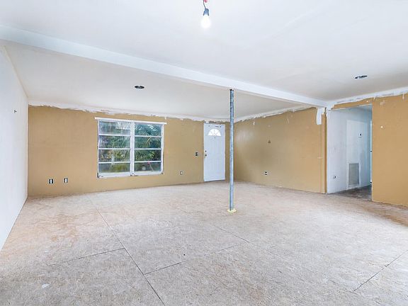 4th image of 31368 Avenue E