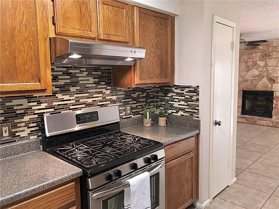 3rd image of 417 Mountain Laurel Dr