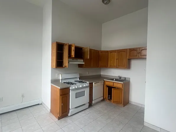 10005 92nd Ave APT 305, Richmond Hill, NY 11418