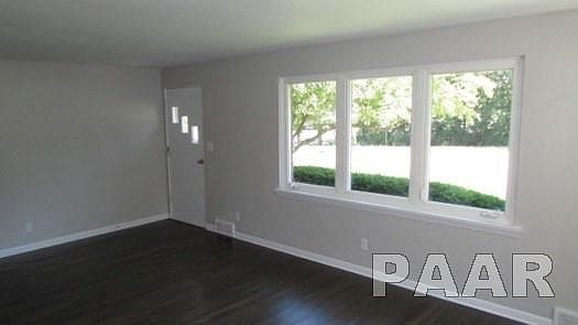 5th image of 1124 W Lake Ave