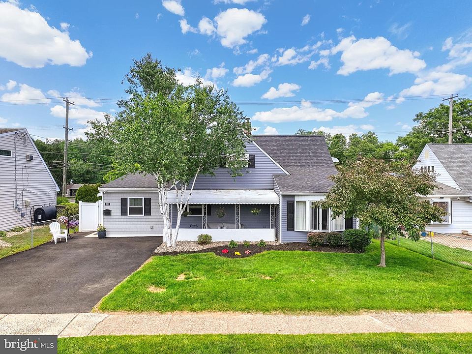 1st image of 360 Holly Dr