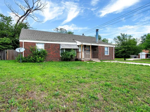 601 S Apache Dr, Wichita, KS 67207