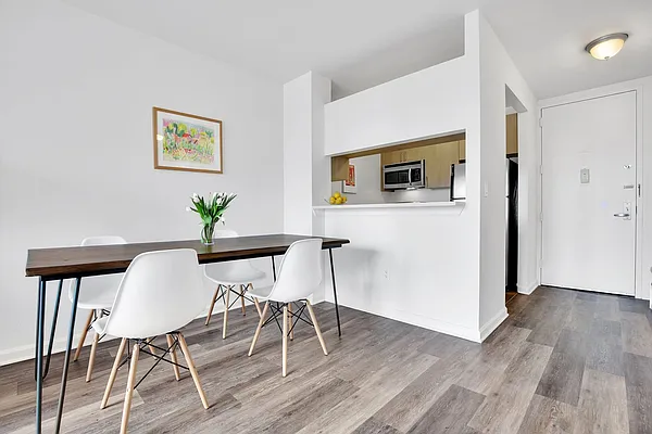 Rented by Cooper & Cooper Real Estate | media 18