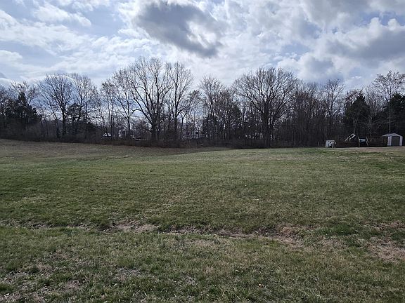 3rd image of 170 Deerfield Cir
