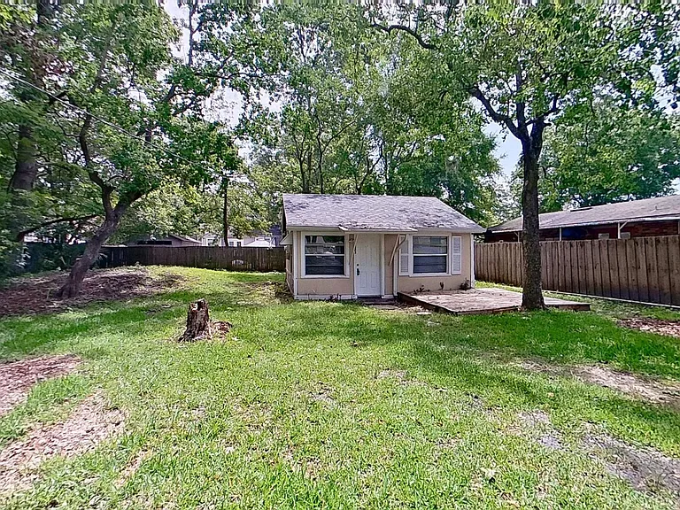 1323 Woodruff Ave — Photo 1