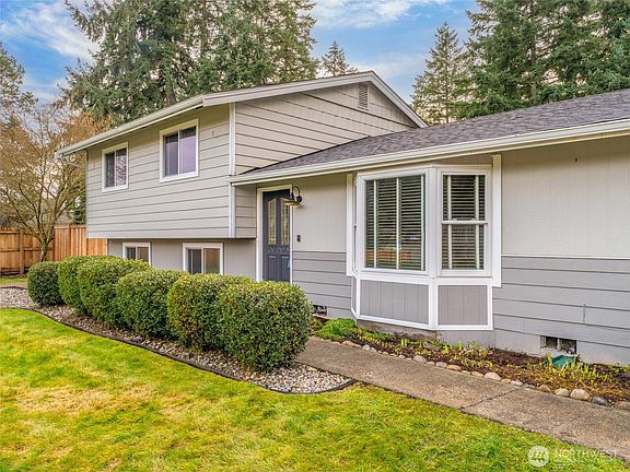 4th image of 8831 Daffodil Lane SE