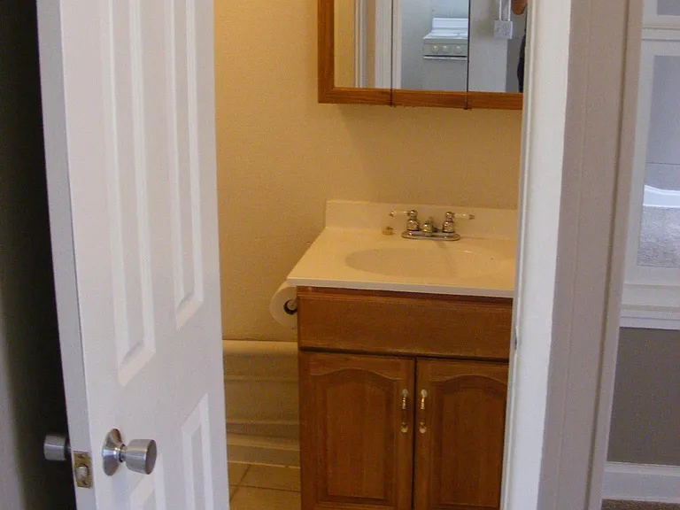 115 N Park St #6 — Photo 5