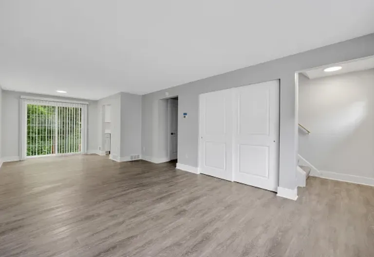 Valley Brook Townhomes — Photo 4