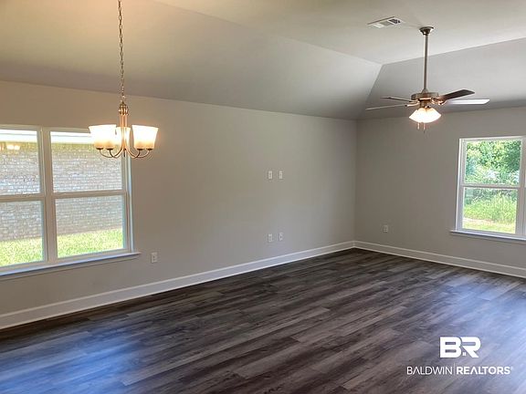 4th image of 696 Mayflower Dr