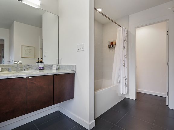 3rd image of 1030 Port St APT 2