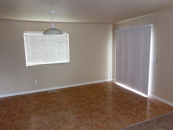 2nd image of 442 W Bountiful Way