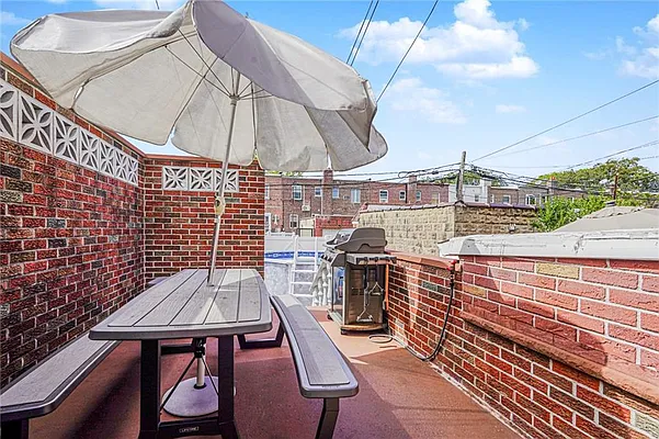 Sold by Remax Real Estate Professionals | media 25