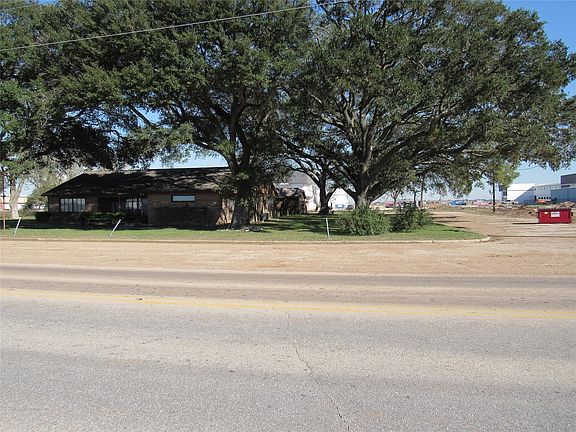 4th image of 2119 Woods Rd