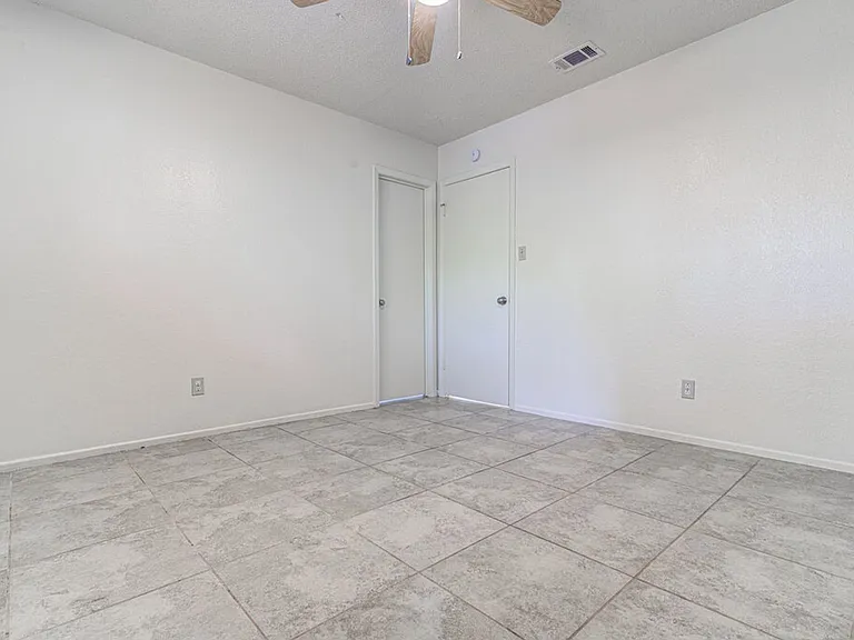 824 King Albert St — Photo 11