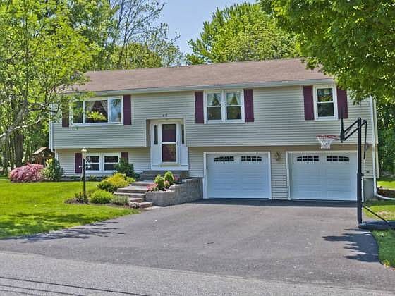 1st image of 49 Woodbury Ln
