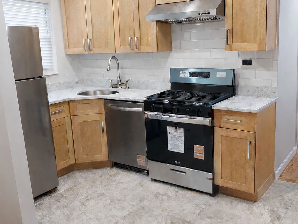 1st image of 20-10 Hazen St #2