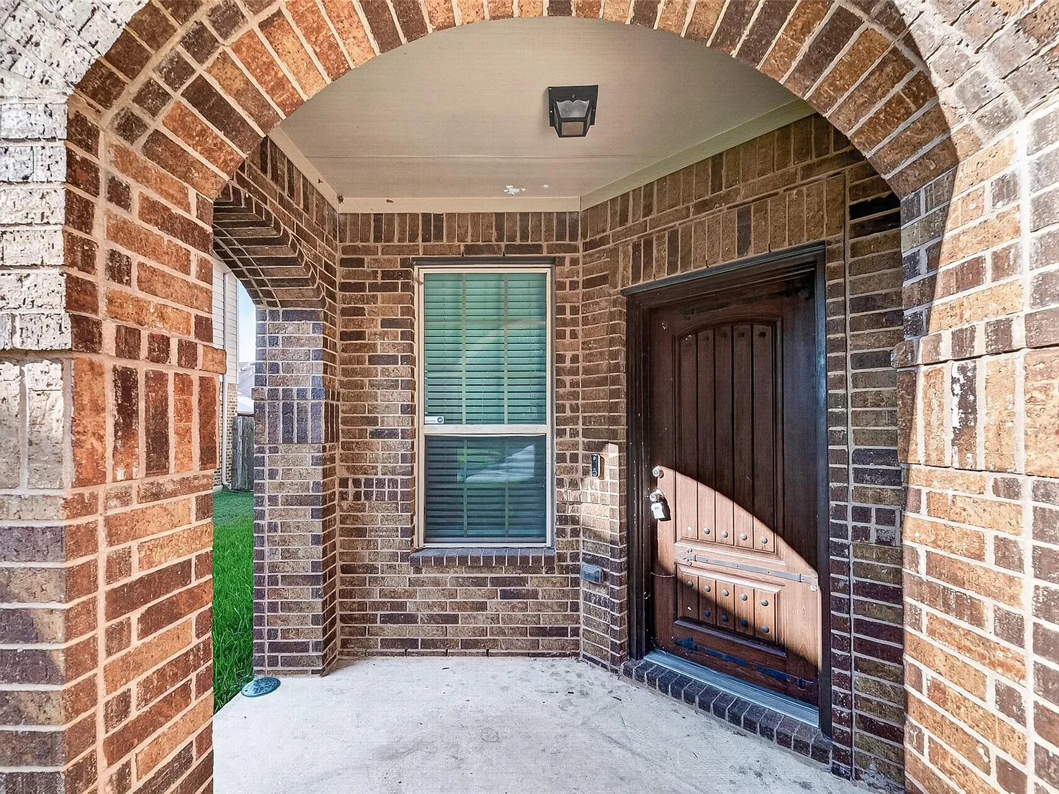 5 bed, 3.5 bath, 2818 sqft, $2,500 — Photo 3