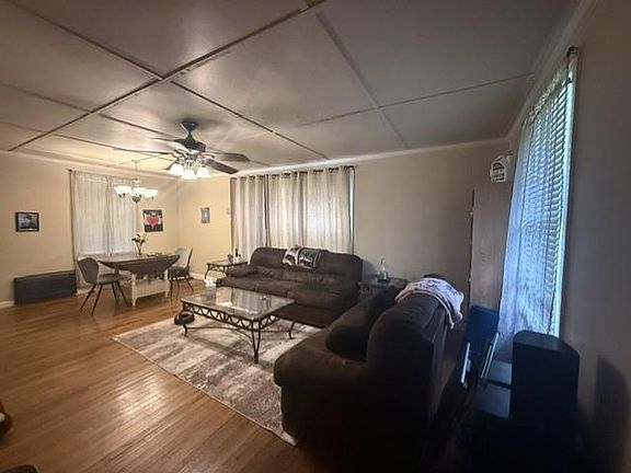 5th image of 313 1st St