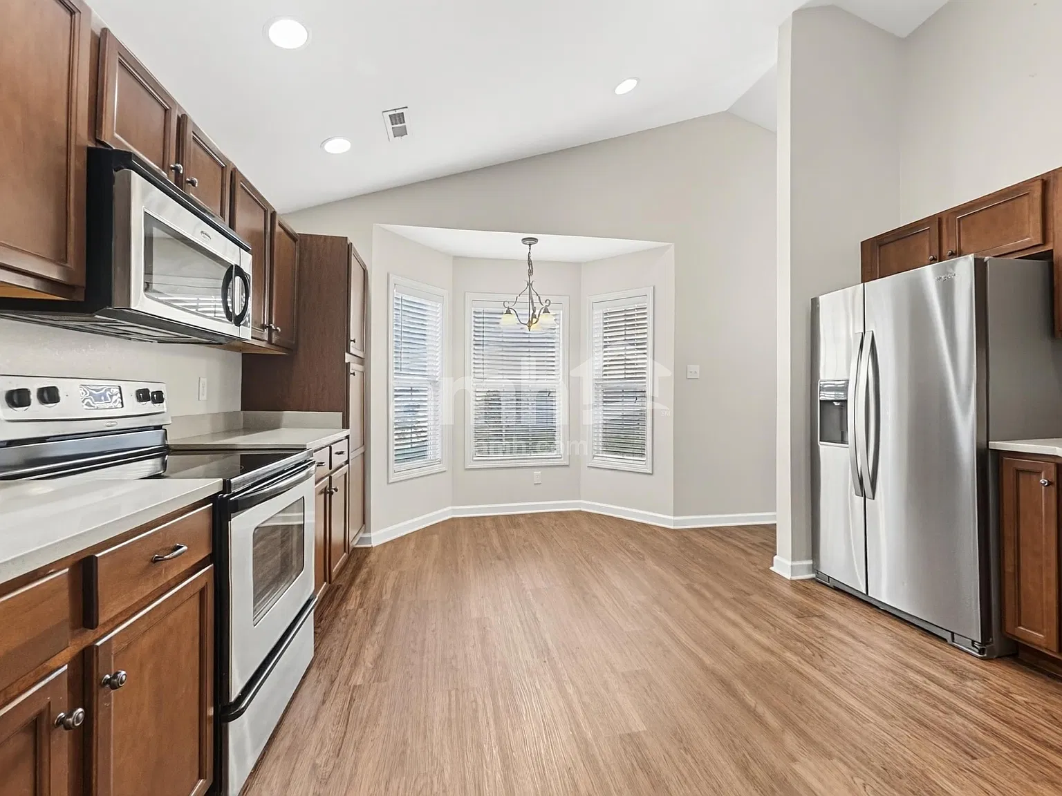3 bed, 2.0 bath, 1663 sqft, $2,335 — Photo 3