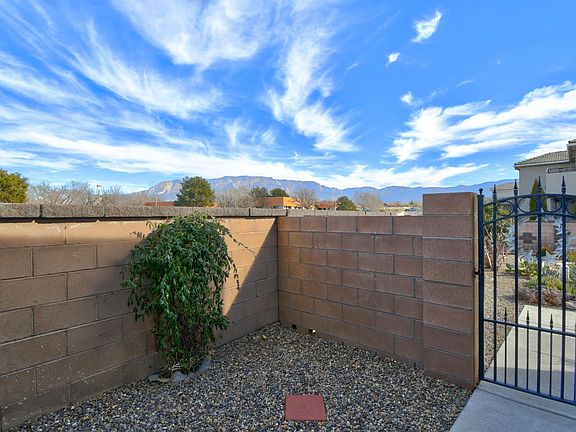 3rd image of 6931 Papaya St NE